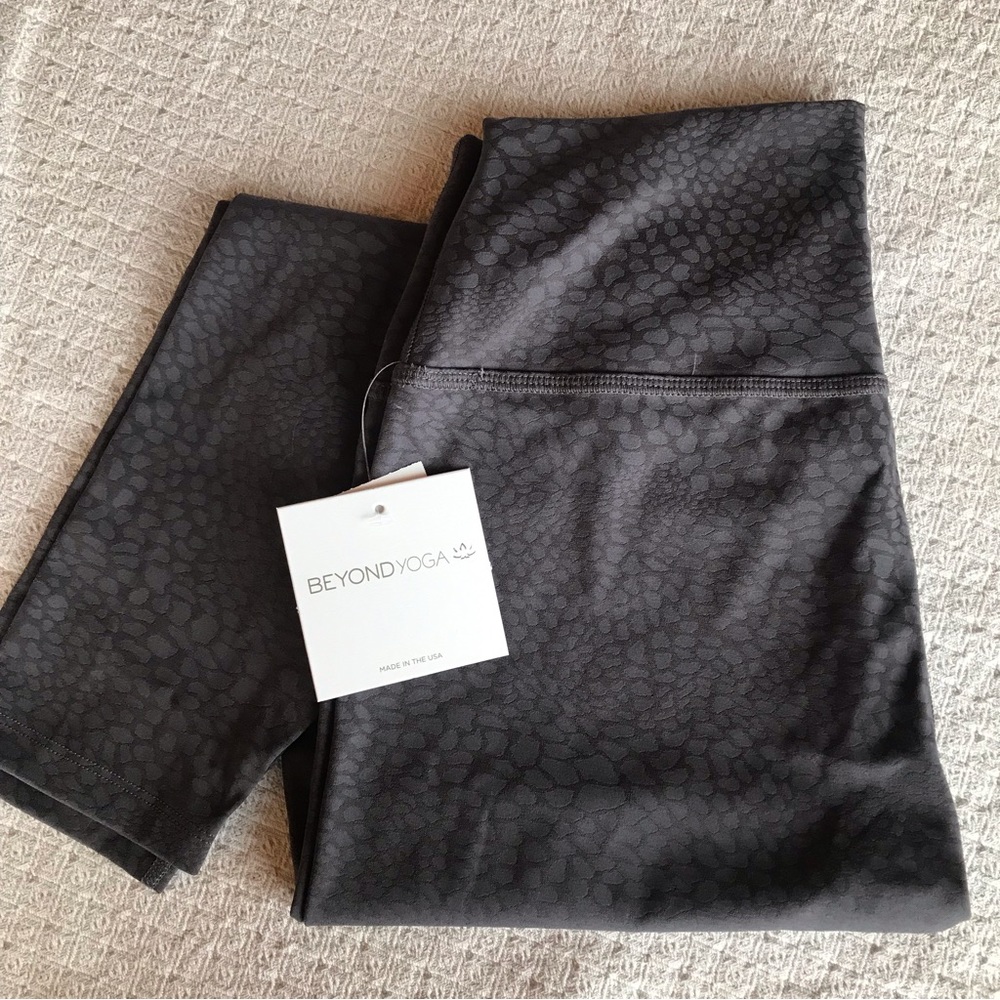 NWT Beyond Yoga High Waisted Midi Leggings Size L